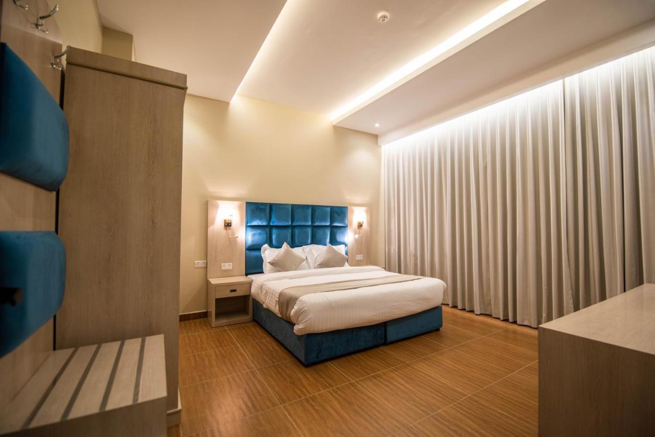 Granada Palace होटल के अलावा